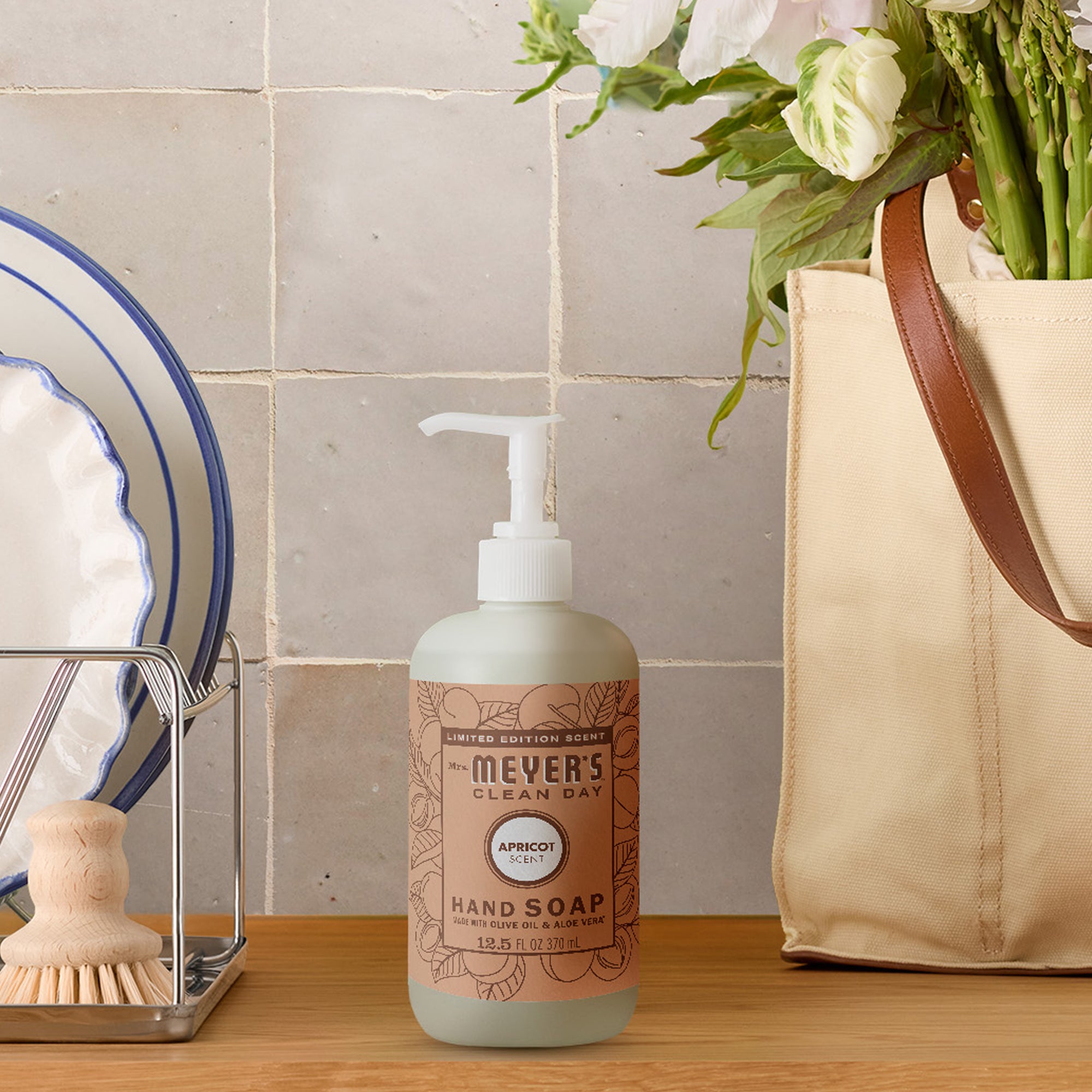Apricot Liquid Hand Soap – Mrs. Meyer's Clean Day